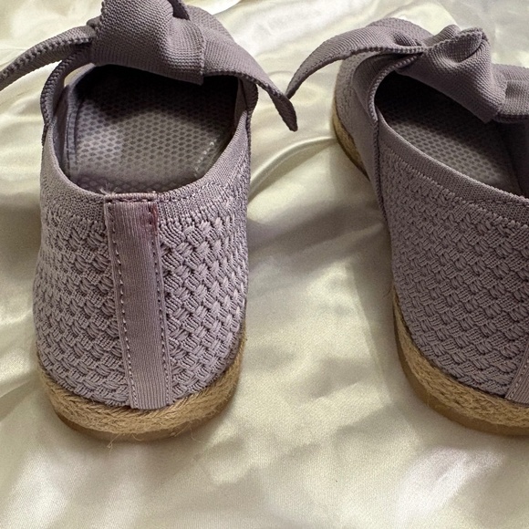 Cleo’s by Sketchers Air-Cooled Memory Foam Lavender Bow Slip-ons. Sz 9.5 - Picture 5 of 5
